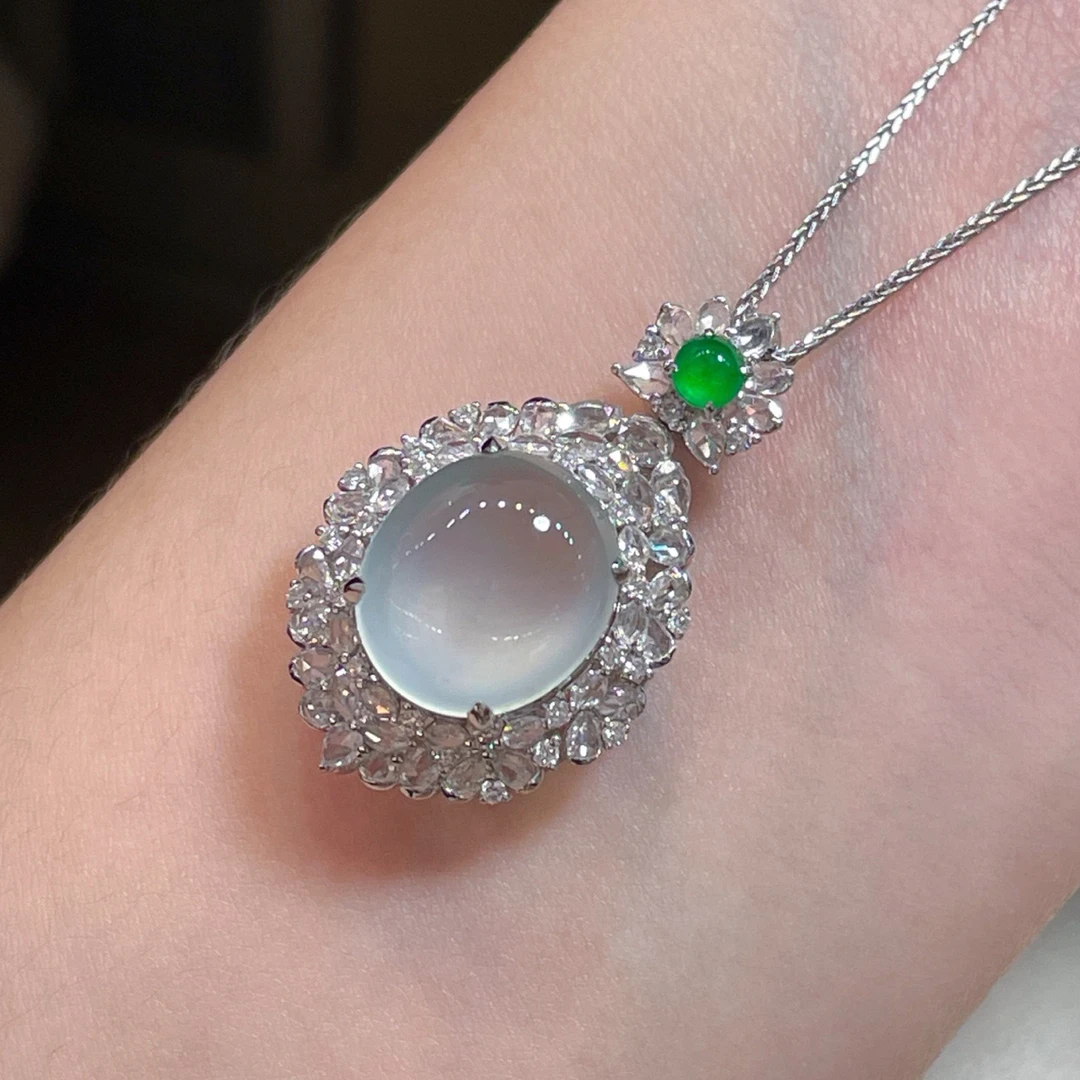 天然翡翠缅A冰种白冰蛋面吊坠18K金镶嵌.线下同时销售下单咨询？