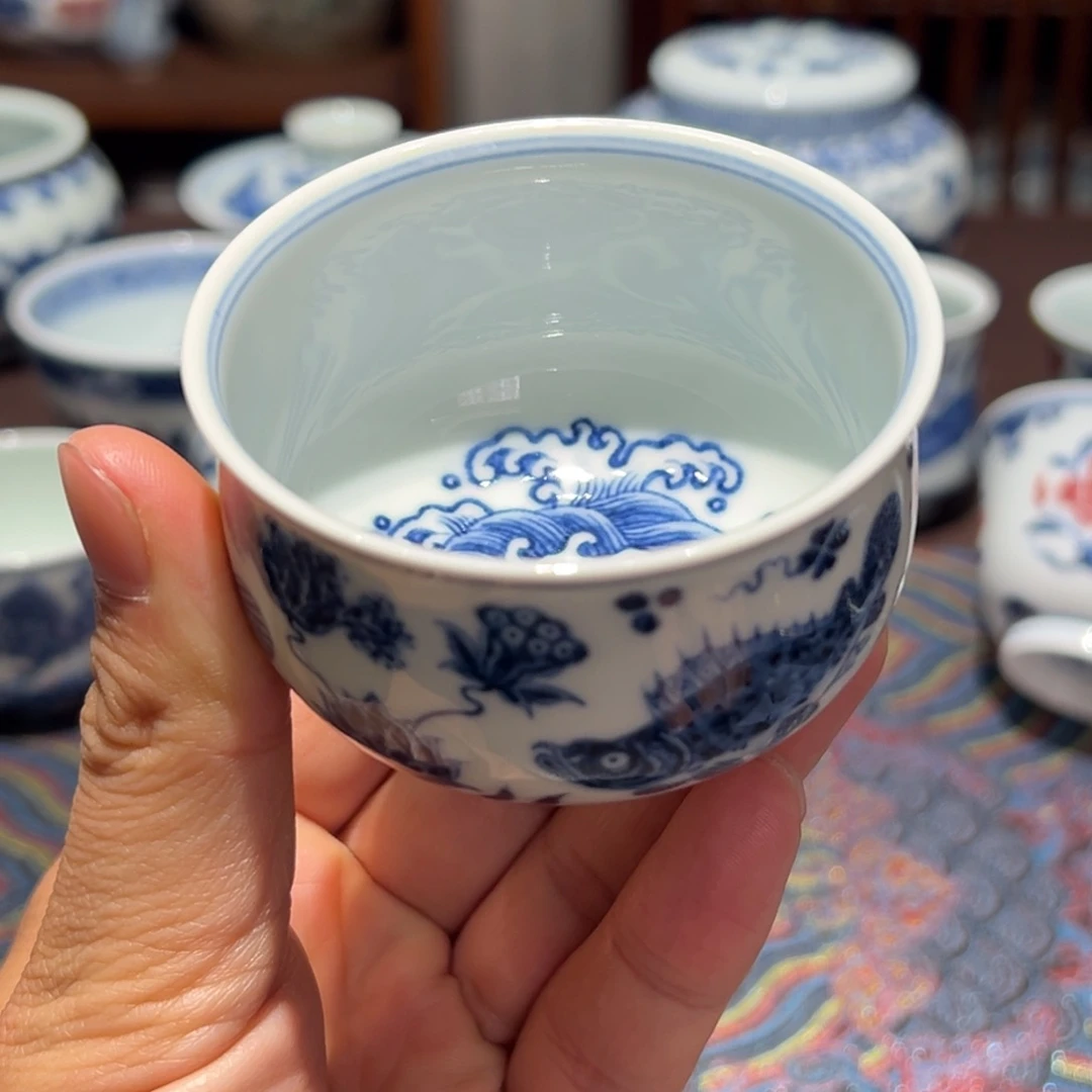 陶精品青花鱼藻纹炉式杯口径约7厘米