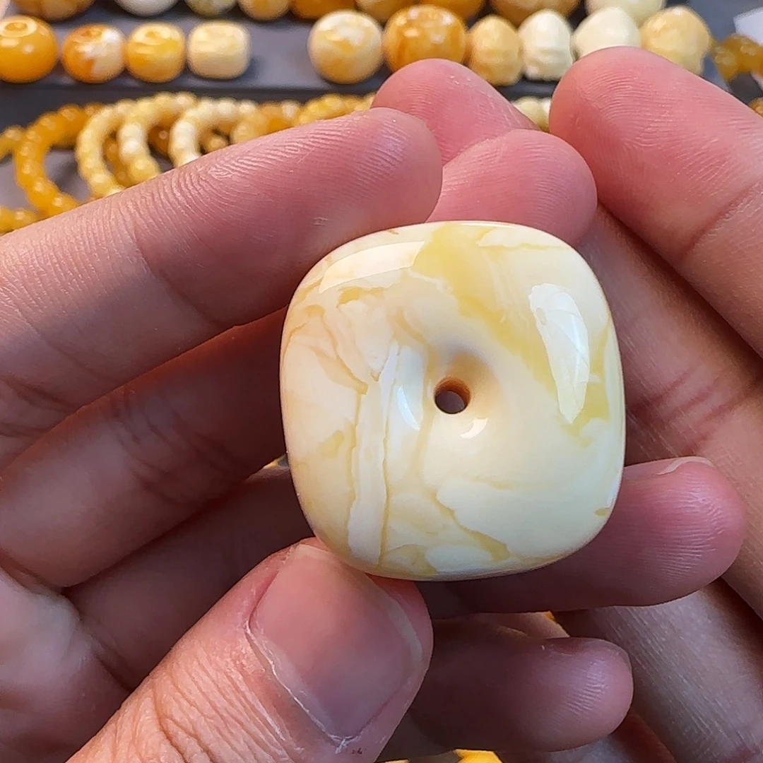 未镶嵌琥珀珠宝奇石