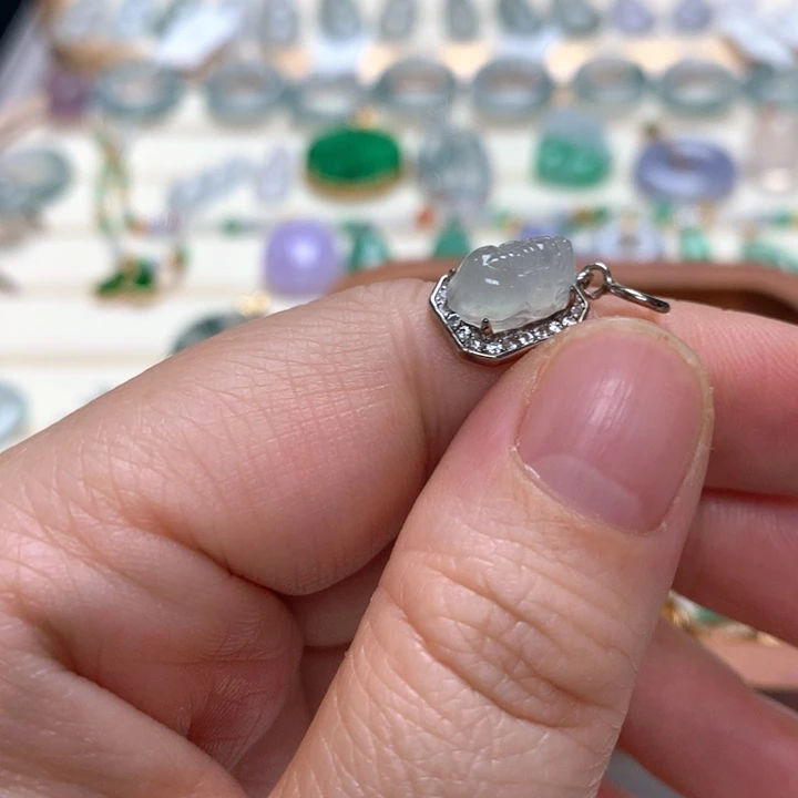 翡翠银S925镶嵌颈饰翡翠貔貅