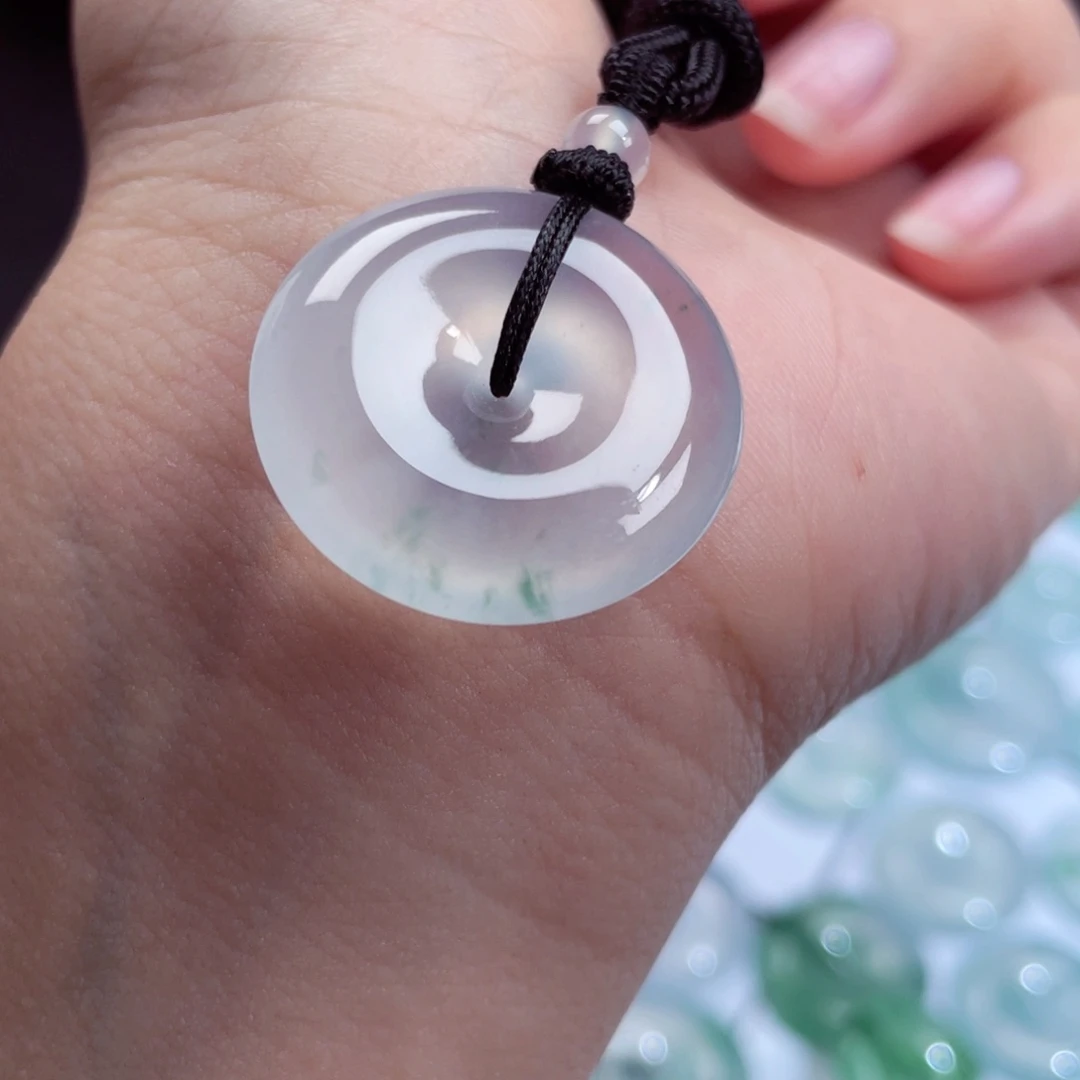 颈饰未镶嵌翡翠平安扣