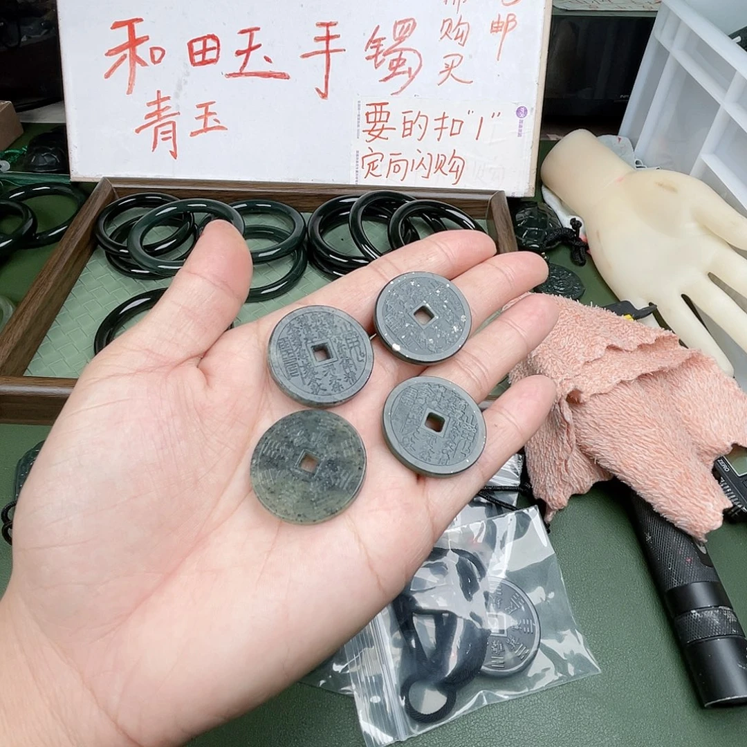 和田玉未镶嵌手镯