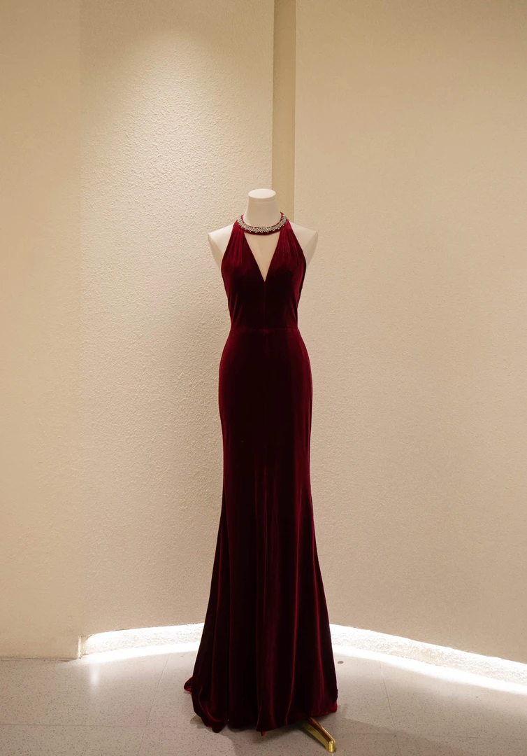 吊带丝绒鱼尾礼服婚纱店样衣