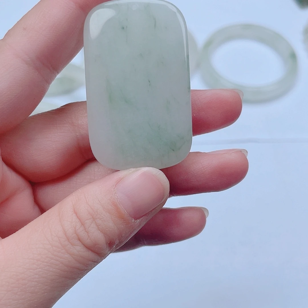 ****缘石英岩玉未镶嵌手镯