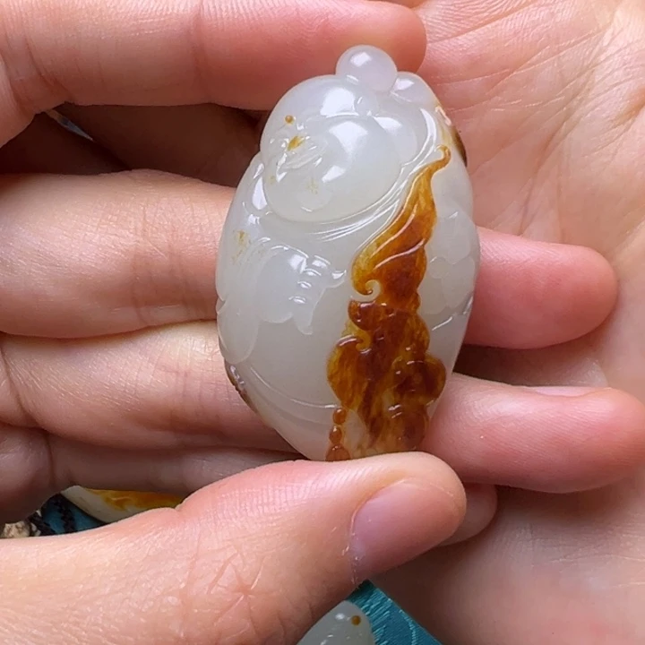 周***行和田玉未镶嵌颈饰