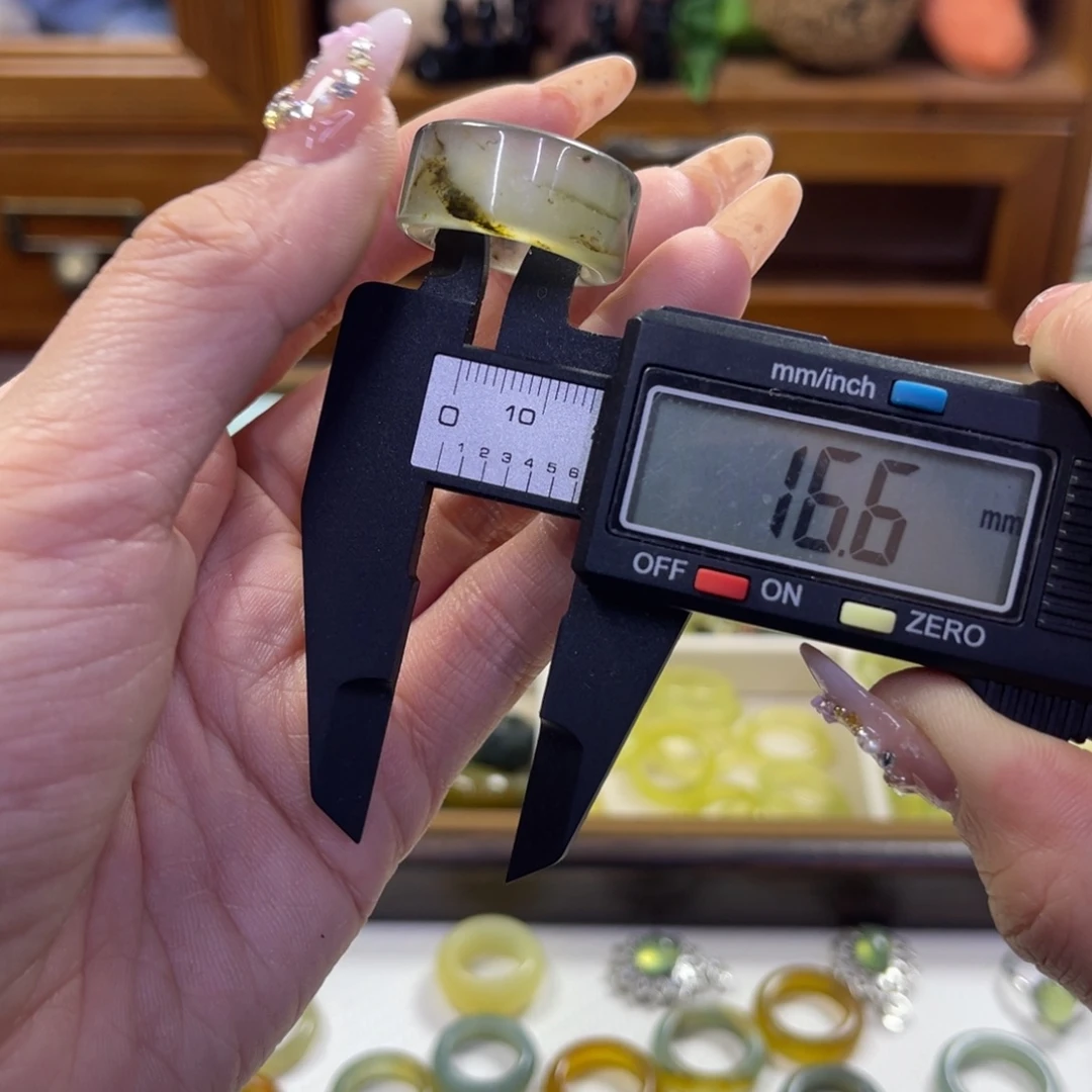 蛇纹石玉未镶嵌手镯131