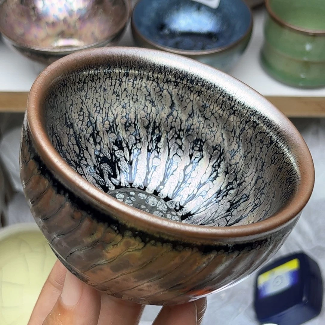 茶盏您好他超级显腿长