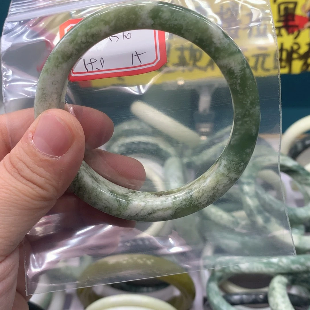 透闪石-蛇纹石玉手镯未镶嵌刘*尼