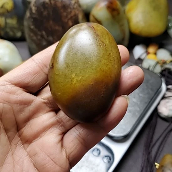 和田玉未镶嵌把件