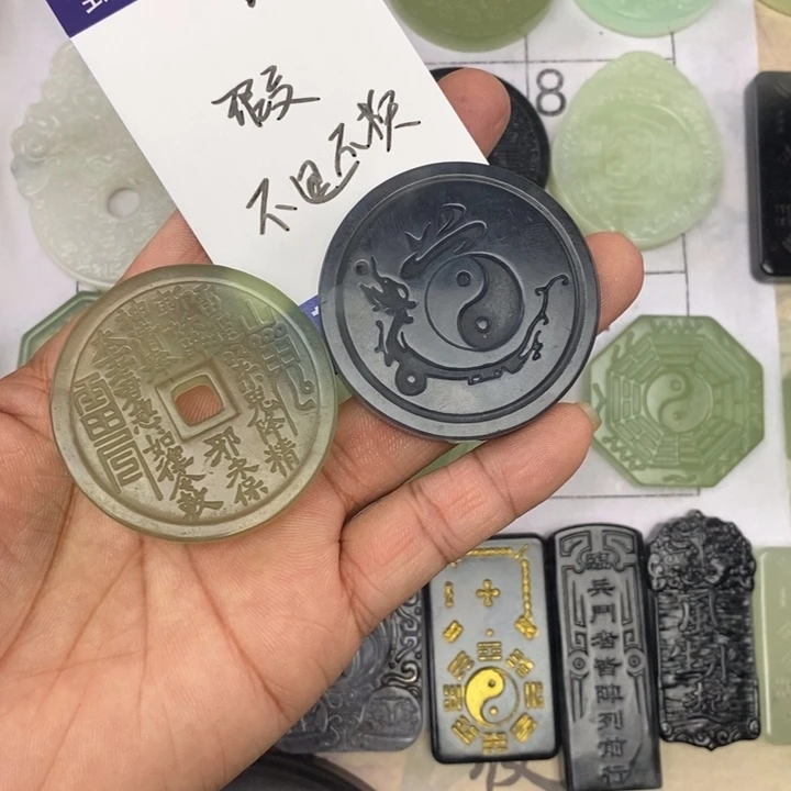 岫玉未镶嵌颈饰挂件