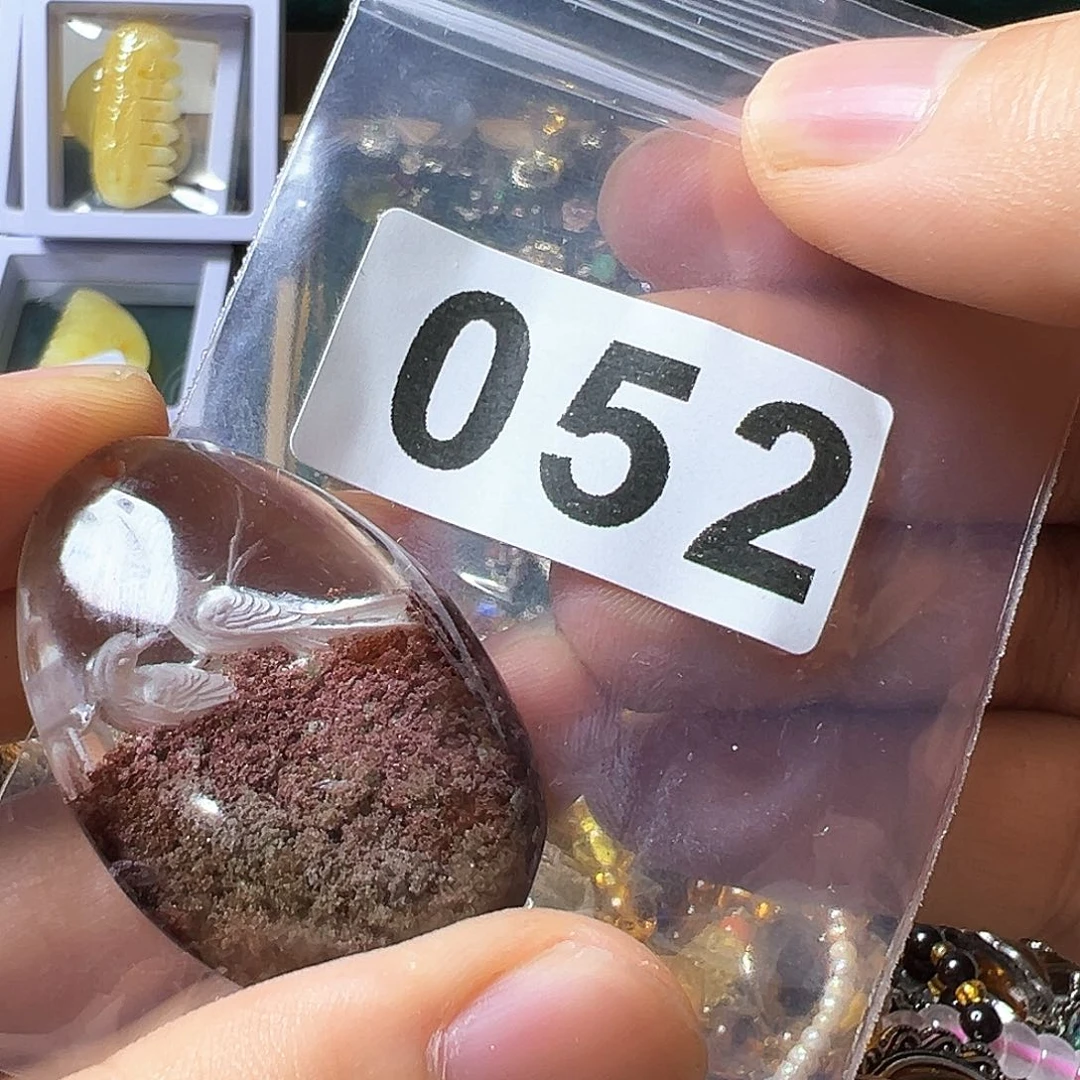 未镶嵌颈饰水晶红**间
