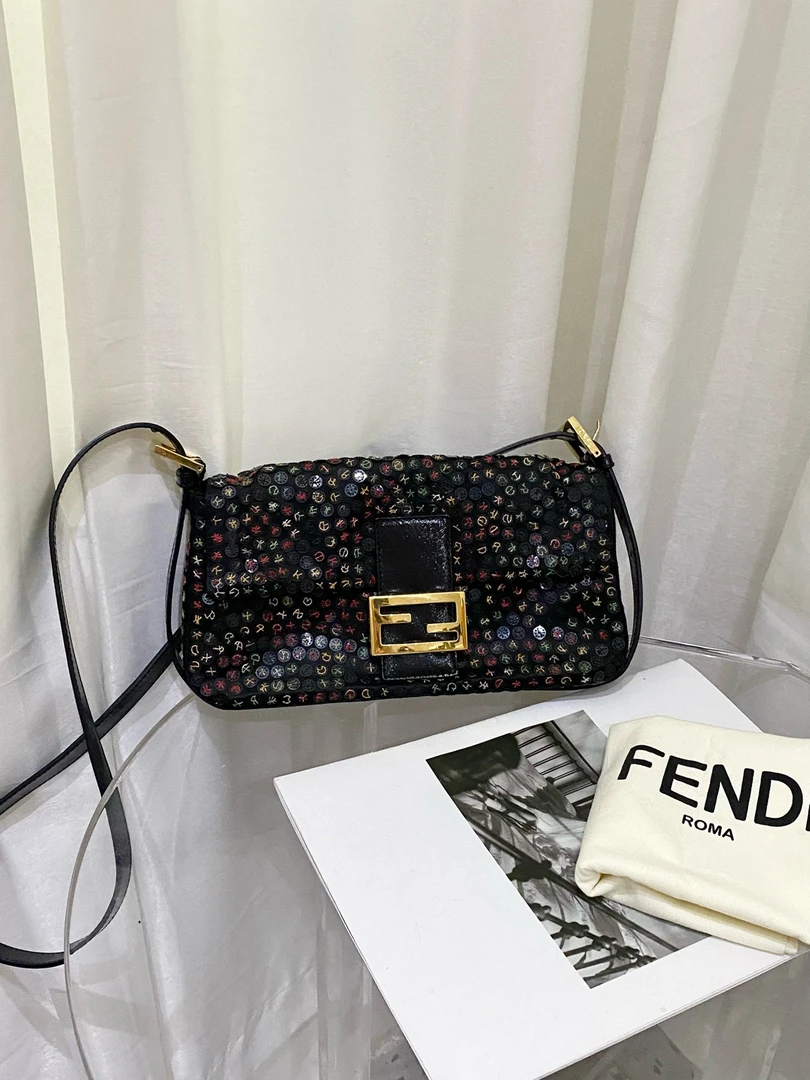 95新 FENDI/芬迪 fendi甜甜圈法棍斜挎包