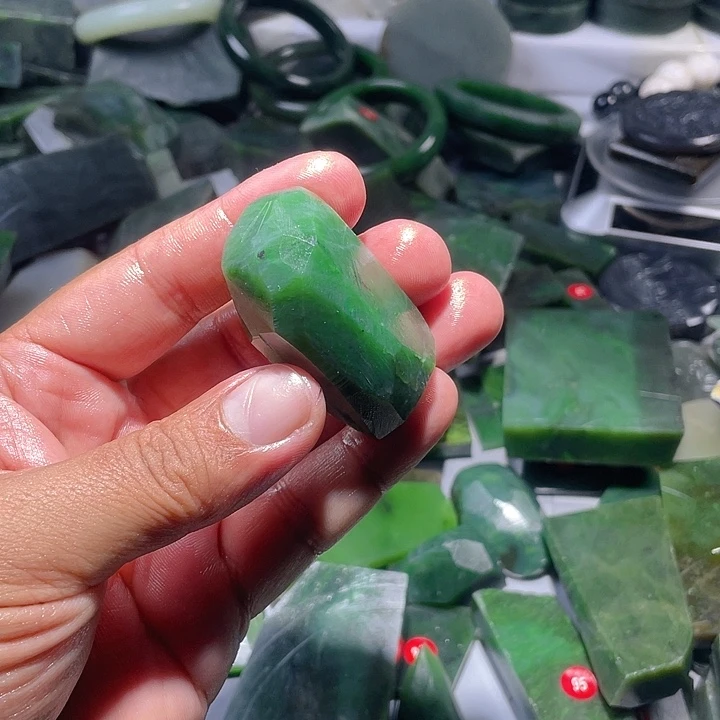 和田玉（碧玉）未镶嵌手镯