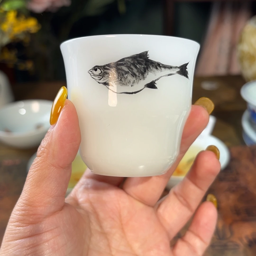 瓷青花手绘高冰鱼藻竹节杯