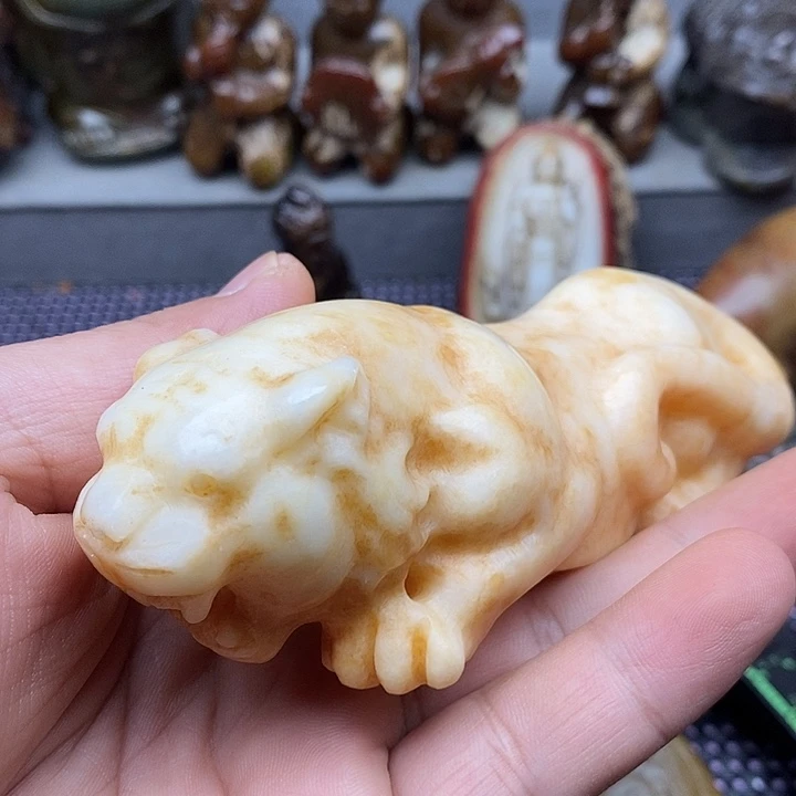 未镶嵌蛇纹石玉颈饰