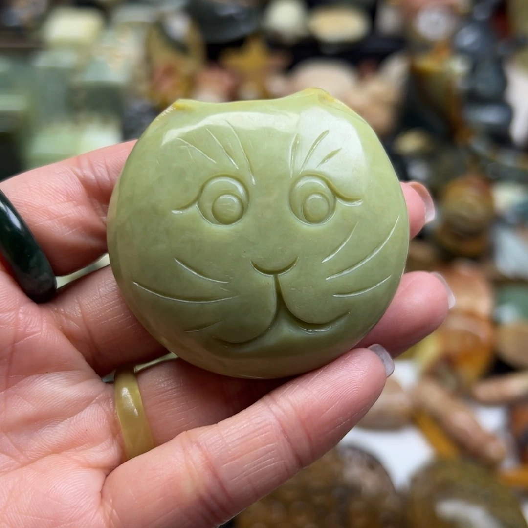 岫玉未镶嵌颈饰辽阳料大猫