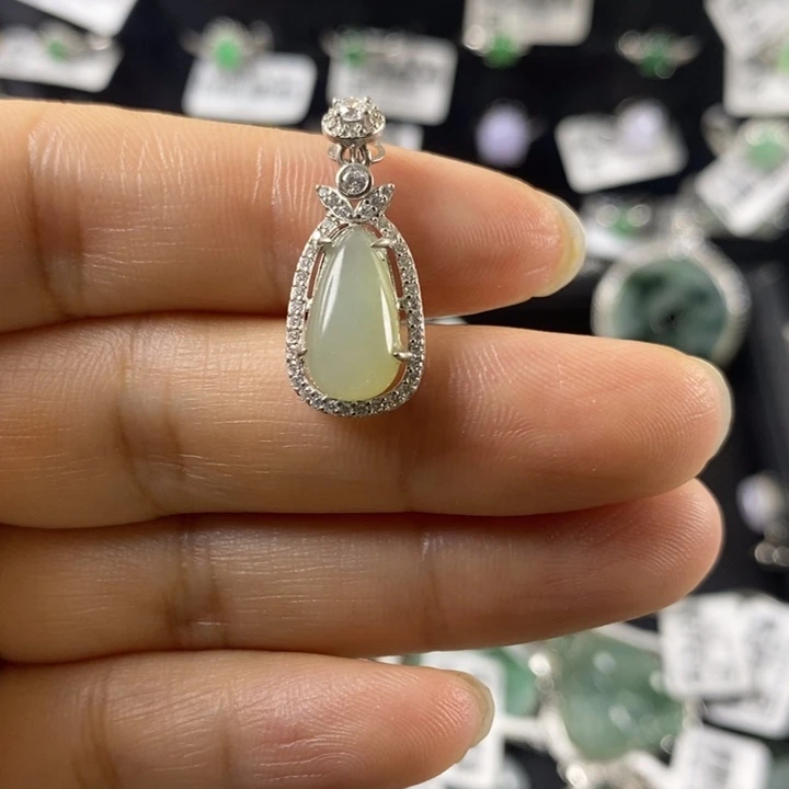 翡翠未镶嵌颈饰颈饰未镶嵌翡翠