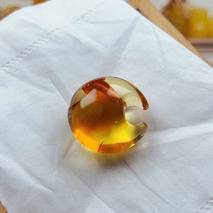 蜜蜡颈饰未镶嵌花珀月亮