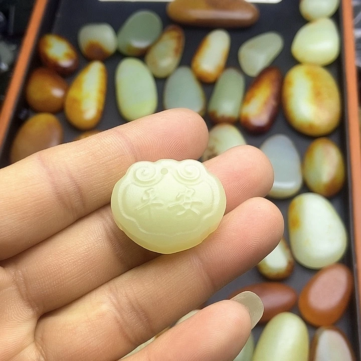 颈饰未镶嵌和田玉