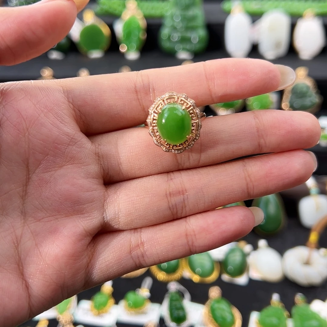 和田玉（碧玉）18K金镶嵌戒指高色苹果绿蛋面12*10