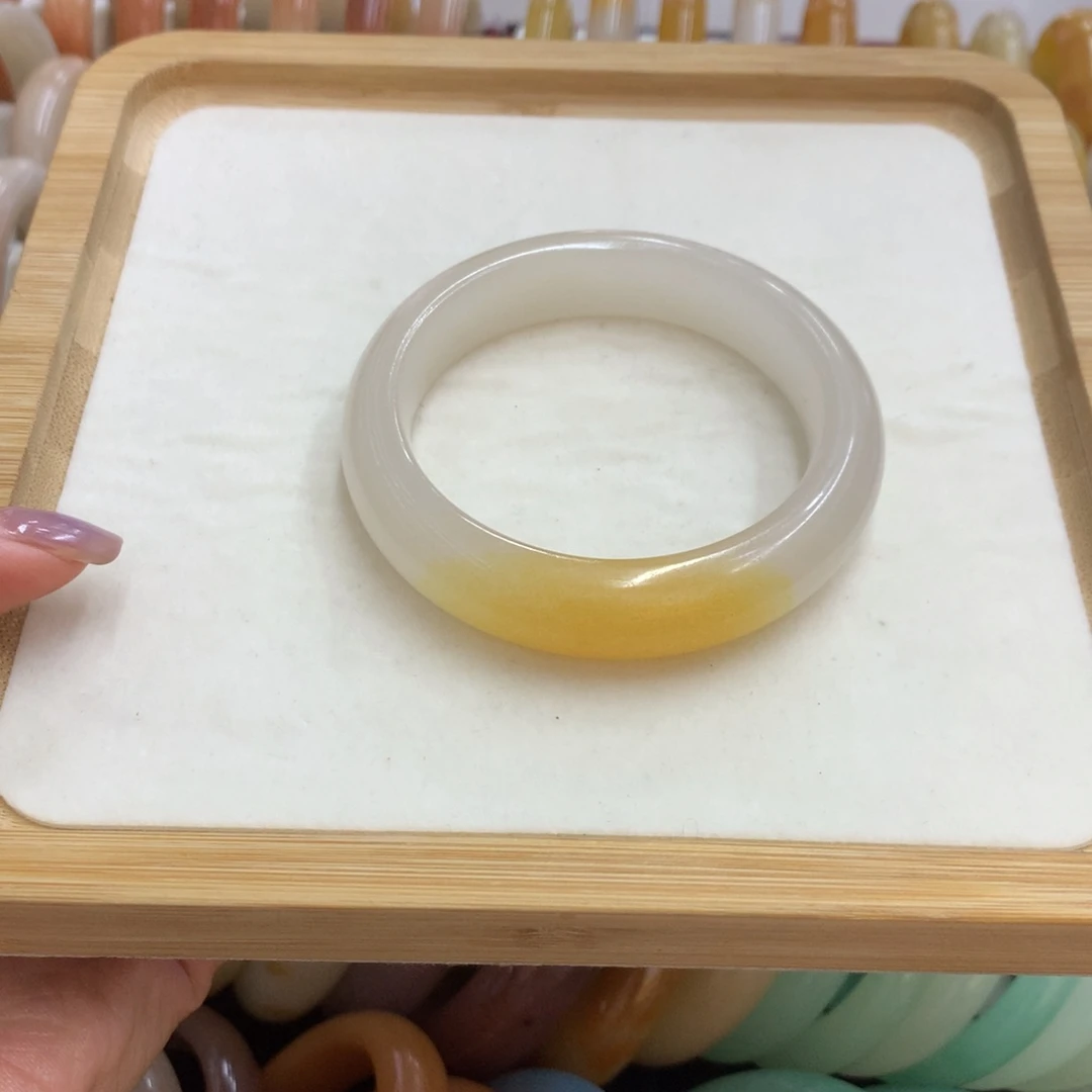 石英质玉未镶嵌手镯