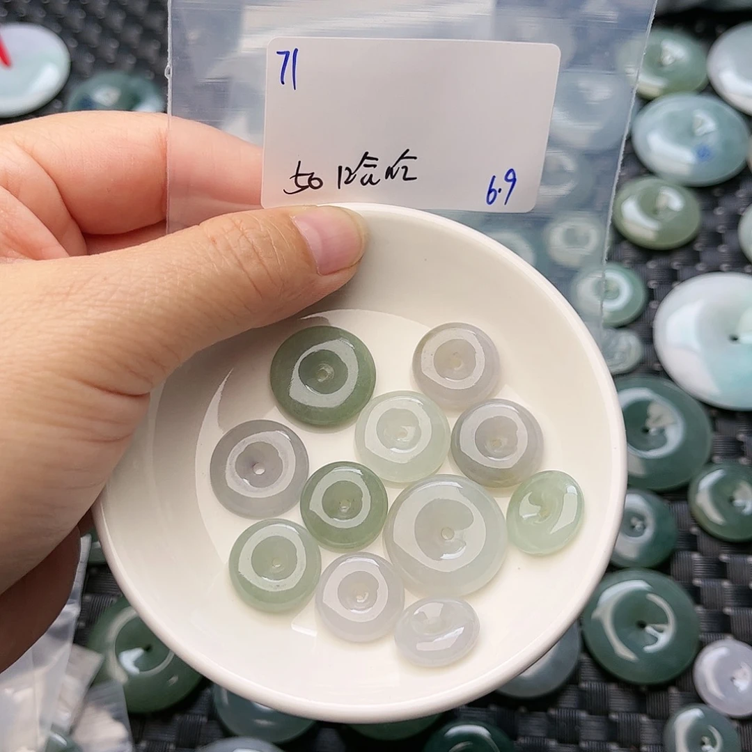 翡翠未镶嵌颈饰哈****嘿不