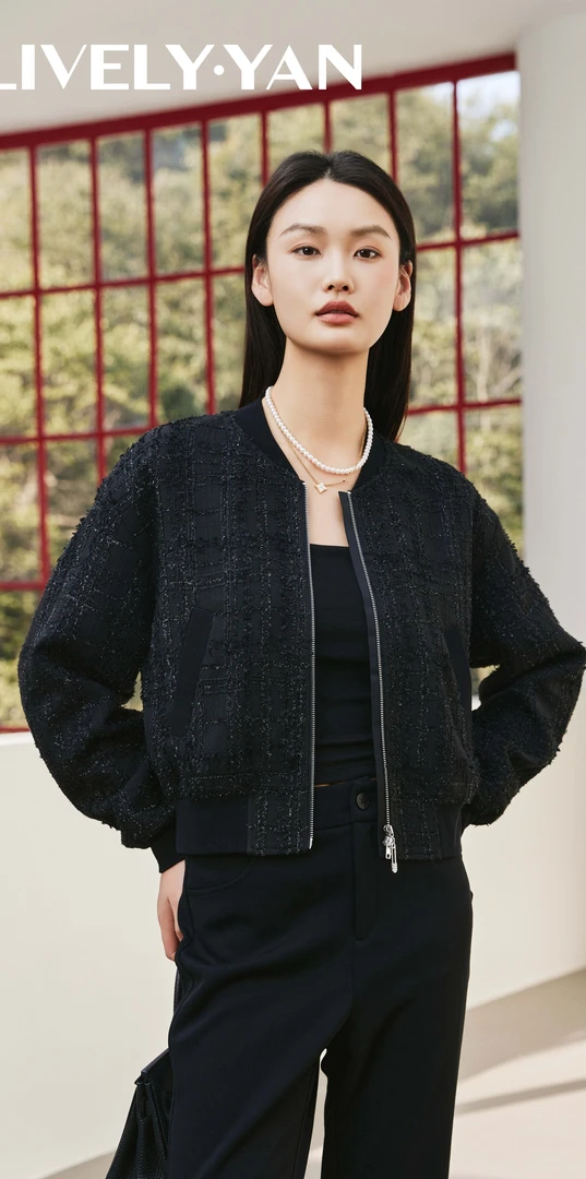LIVELY.YAN俪妍42290个性时尚棒球服短款外套