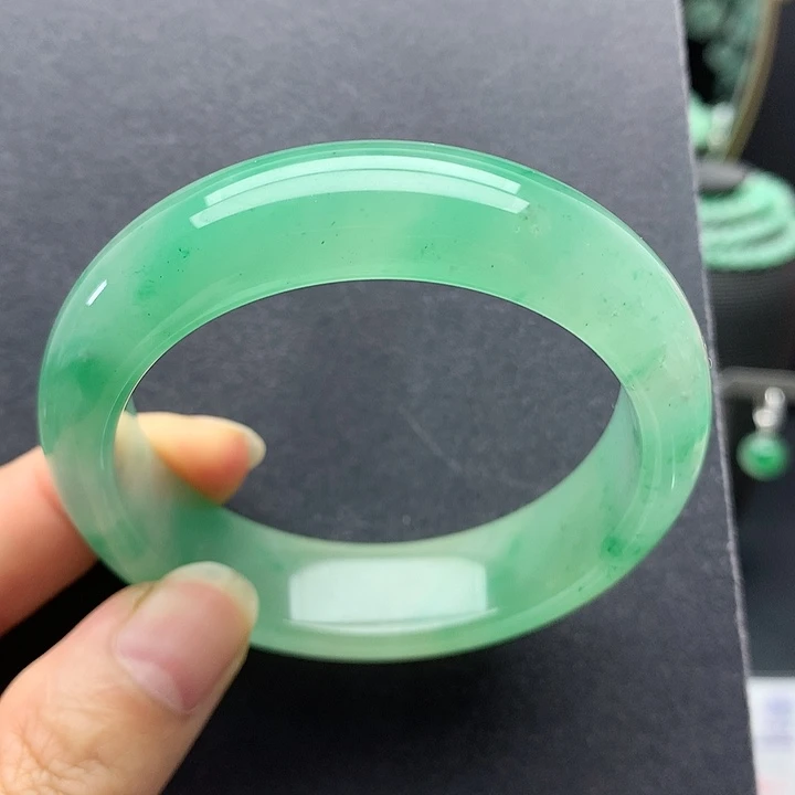 石英质玉未镶嵌手镯