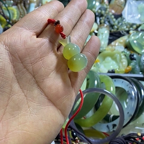 岫玉颈饰未镶嵌挂件