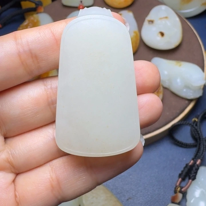 和田玉未镶嵌颈饰天**阔