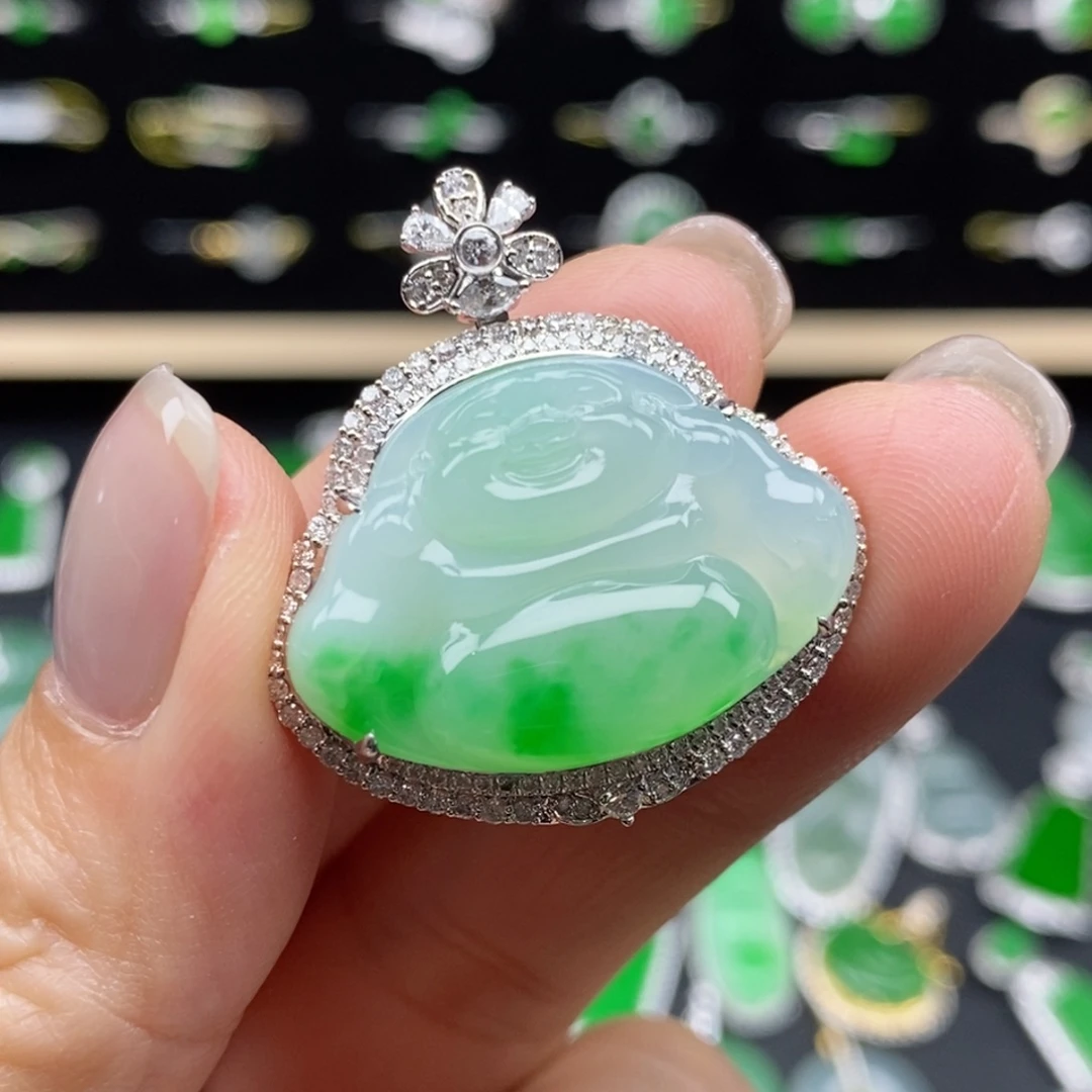 颈饰18K金镶嵌翡翠佛公