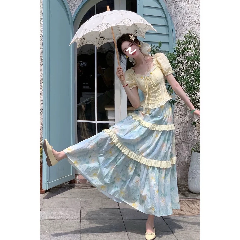 莓果庄园2025夏季法式扎染刺绣印花方领收腰甜美连衣裙套装