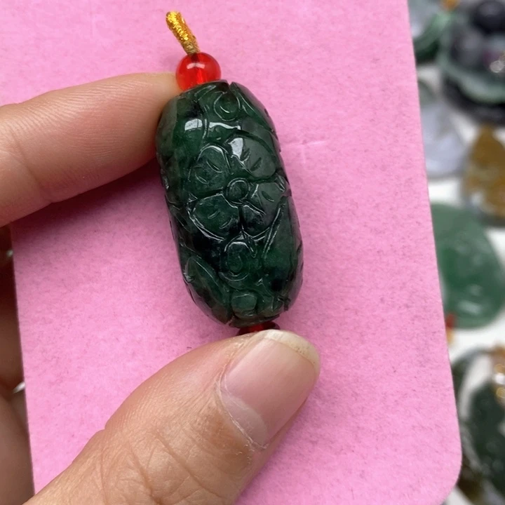 翡翠未镶嵌颈饰26号