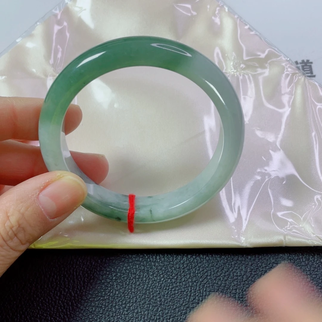 翡翠未镶嵌手镯圈口58.9宽13厚8.6