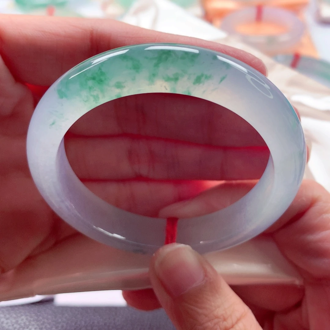 翡翠未镶嵌手镯50起光冰飘花小手福利A