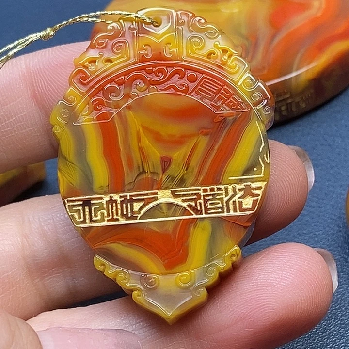 玛瑙/玉髓挂件未镶嵌天*哥