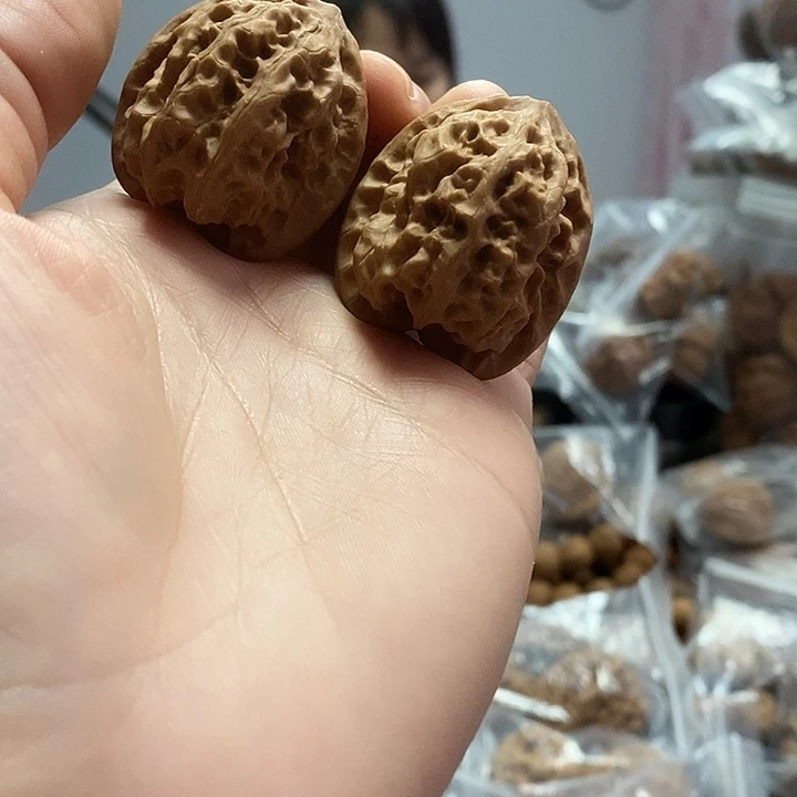 把件文玩核桃33蜡皮磐石小众