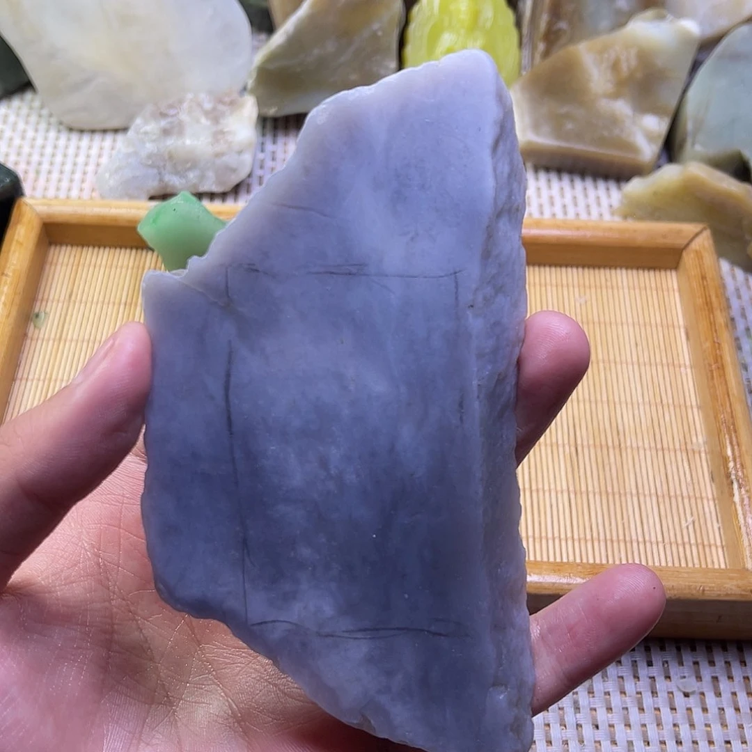 未镶嵌透闪石质玉珠宝半成品