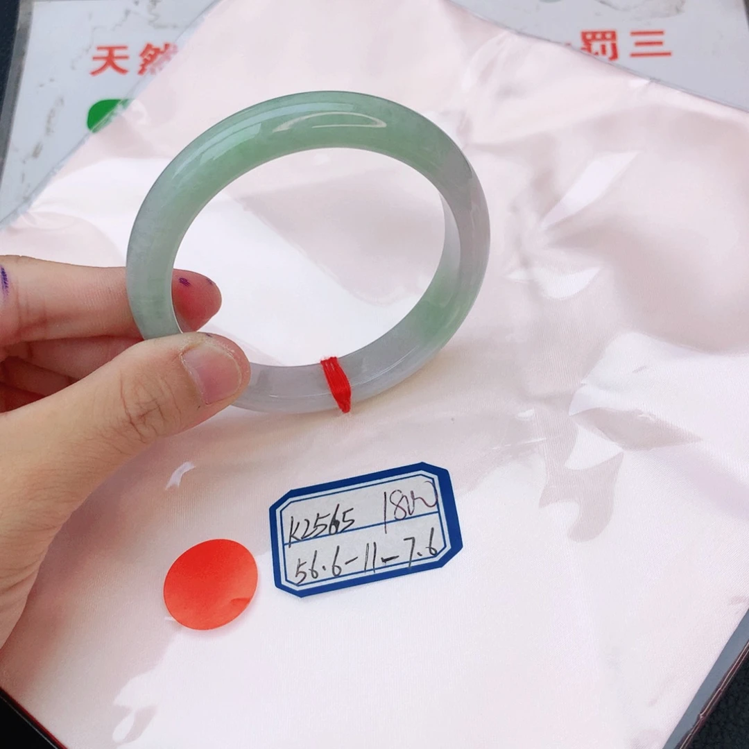 翡翠手镯未镶嵌翡翠