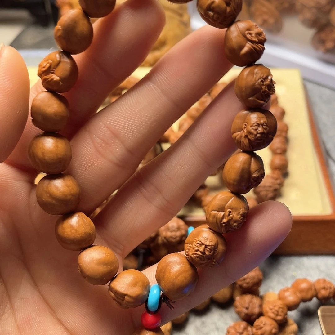 龙纹桃核雕刻三丰罗汉