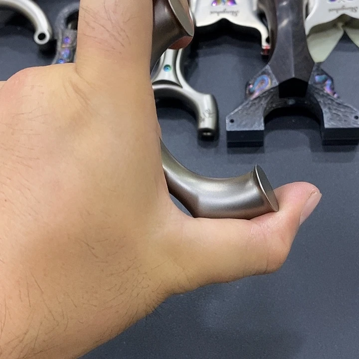 和***尘85-18钛合金盲僧圆头带一圈琥珀带