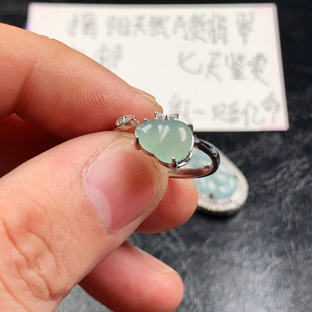 翡翠未镶嵌颈饰葫芦戒指