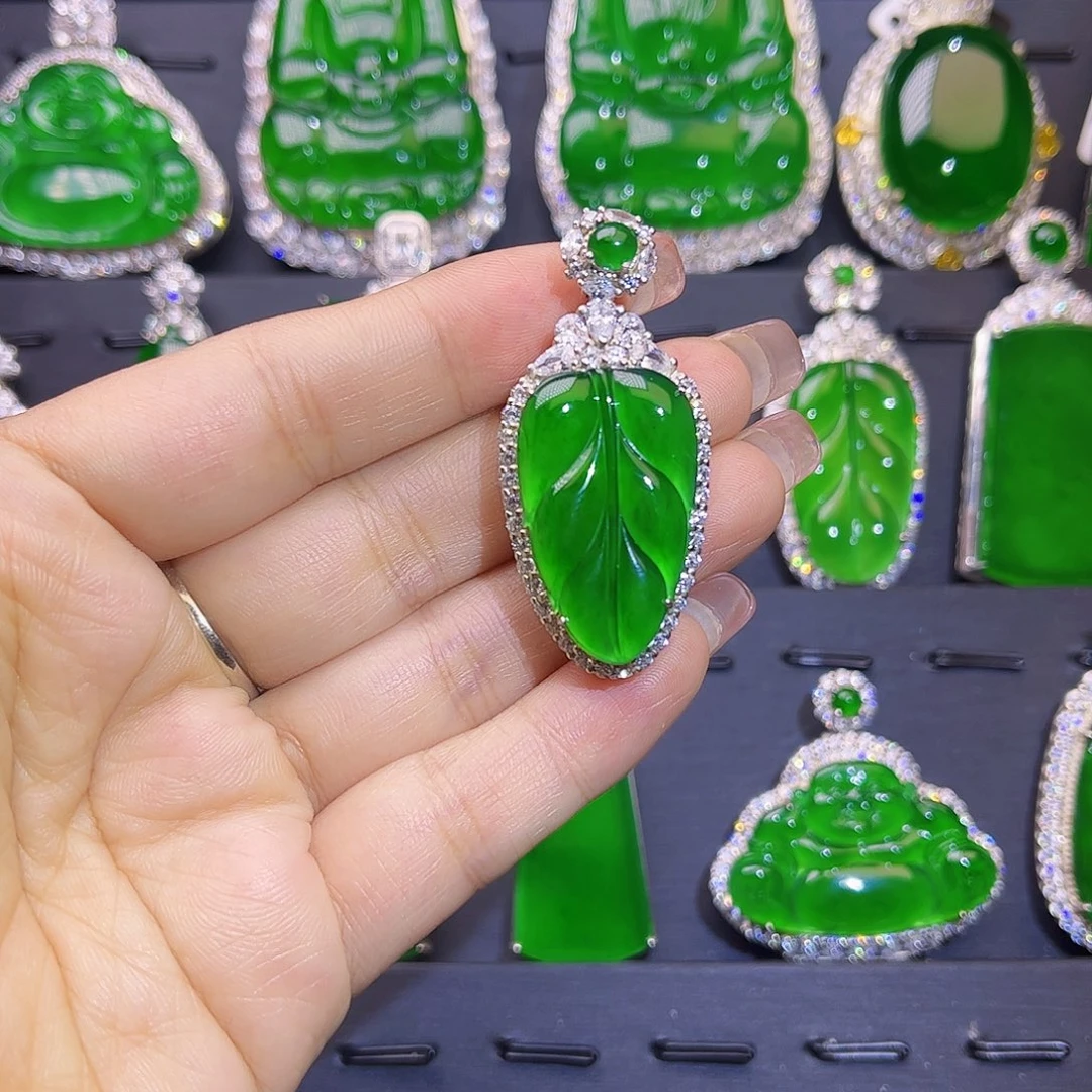 翡翠颈饰未镶嵌叶子