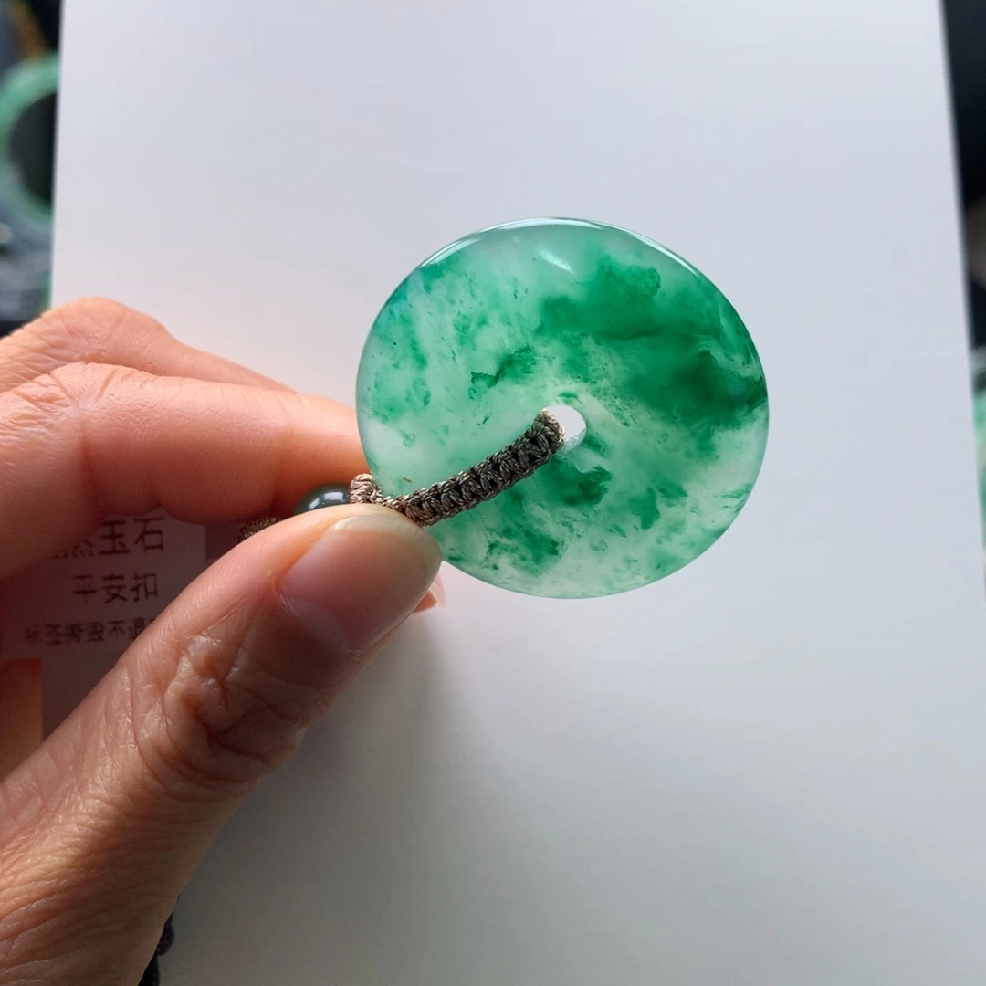 石英质玉未镶嵌颈饰