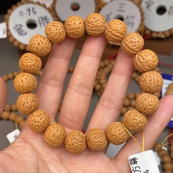 1***3手串桃核肉纹方尊边尺14尺寸误差0.5Mm之间