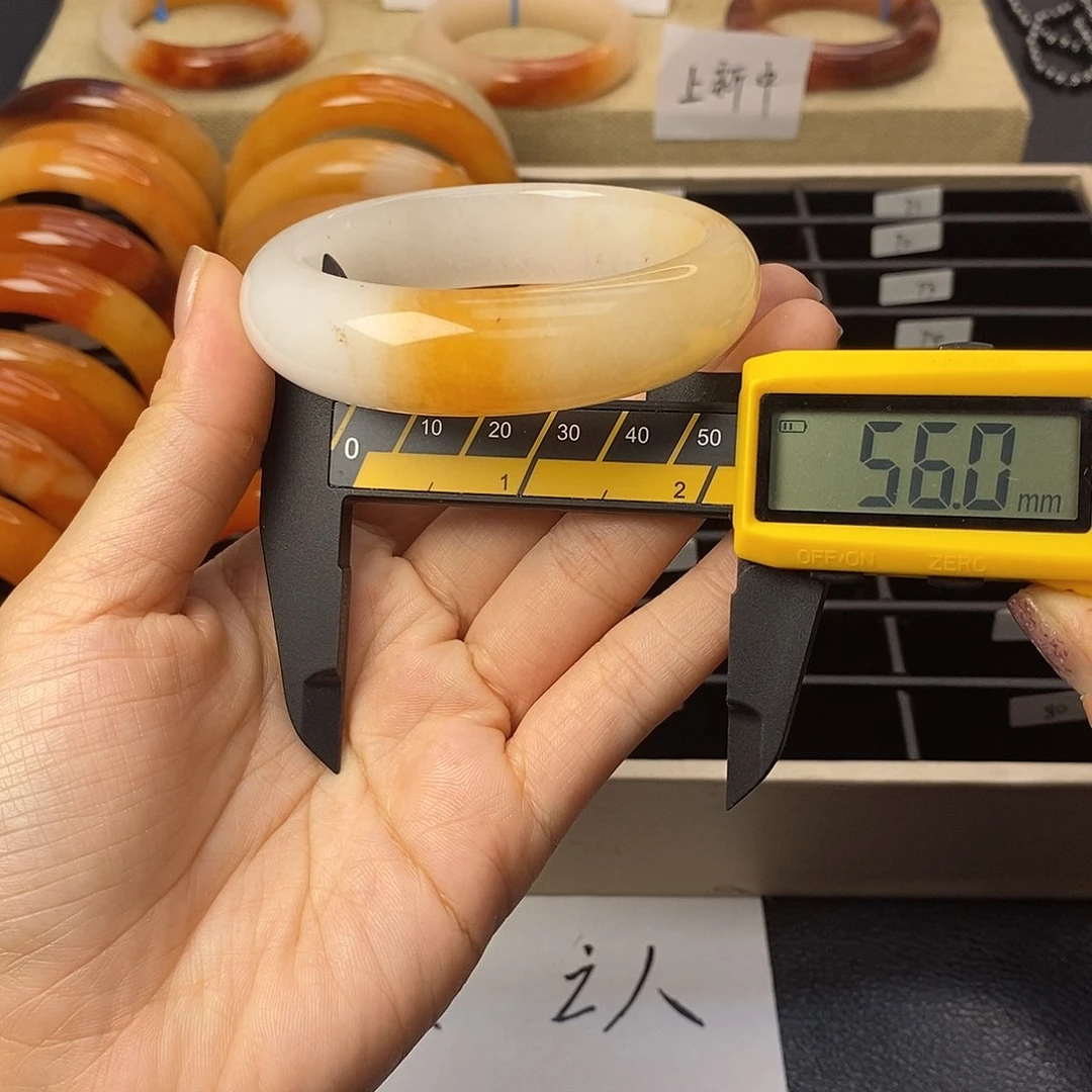 未镶嵌石英质玉（黄龙玉）手镯59号