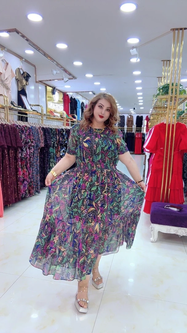 夏季时尚百搭连衣裙