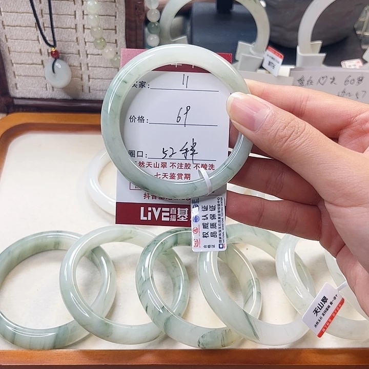 石英质玉未镶嵌手镯11