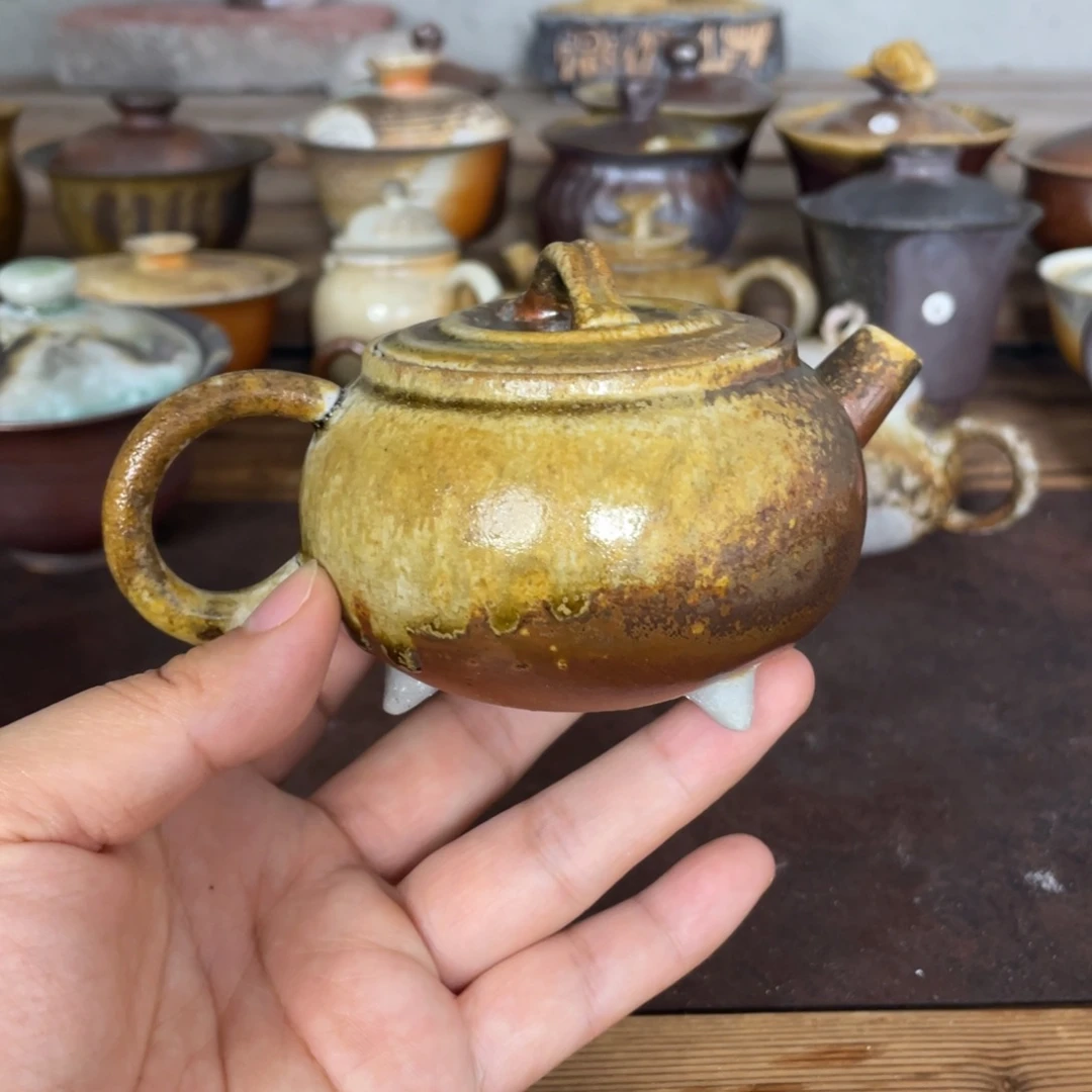 三足鼎立。 大开口。  柴烧。