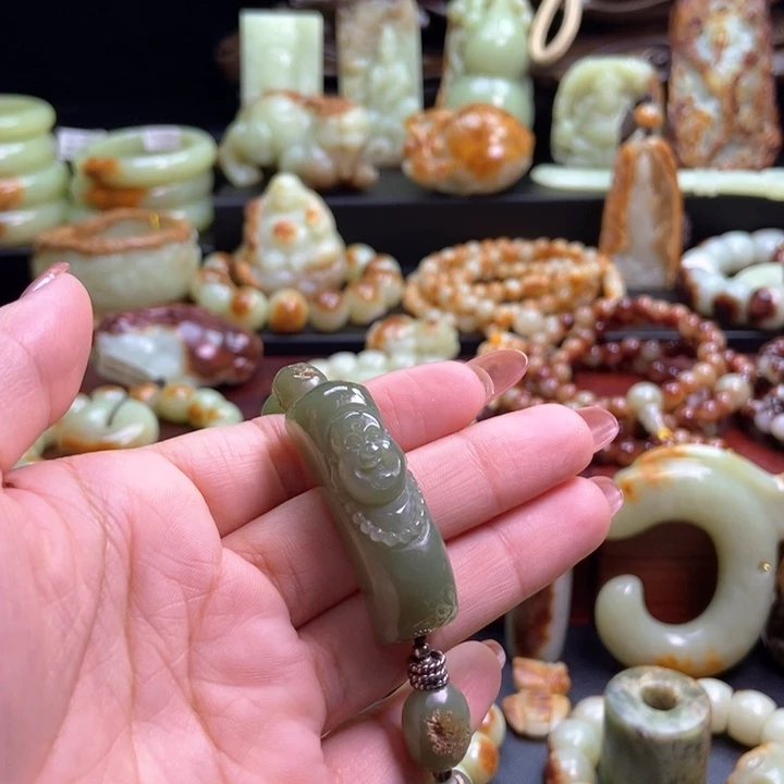 三***跑未镶嵌岫岩河磨玉（透闪石质玉）挂件